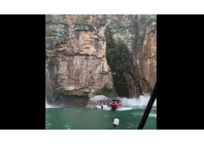 VIDEO Incident grav în Brazilia. Un mort și 15 răniți după ce o stâncă s-a prăbușit peste șalupele cu turiști