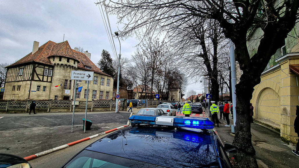 video: sfidător - părinții parchează mașinile pe culoarele speciale de la școli de față cu poliția locală