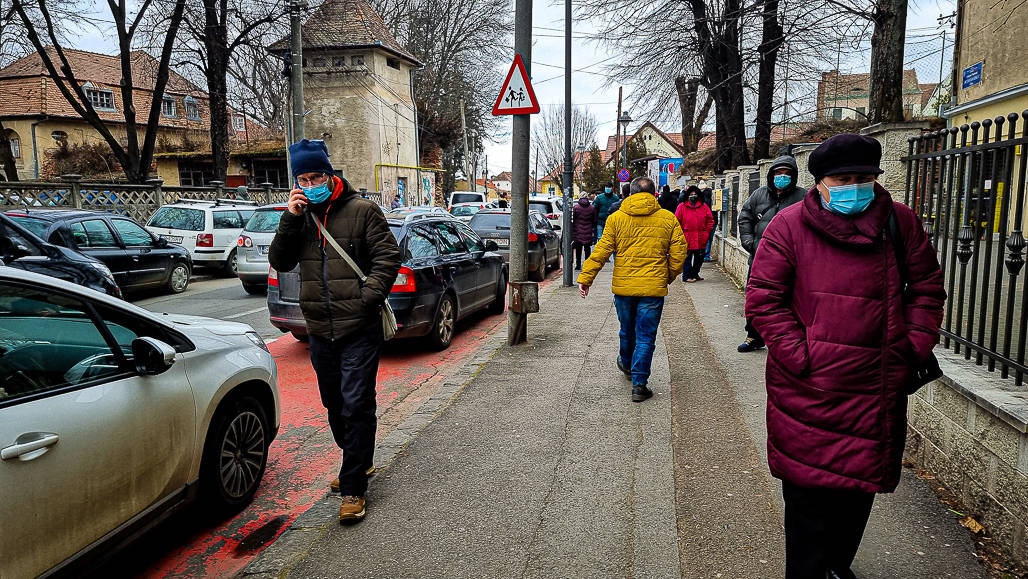 video: sfidător - părinții parchează mașinile pe culoarele speciale de la școli de față cu poliția locală