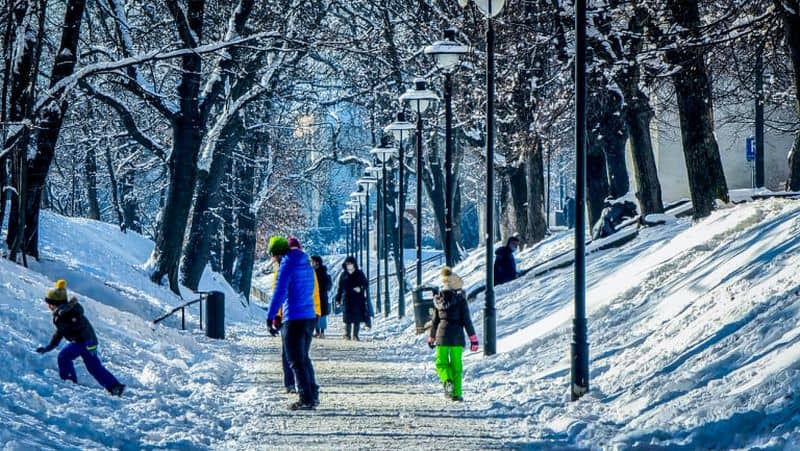 Ninge în aproape toată țara - Vremea se încălzește de la 1 februarie