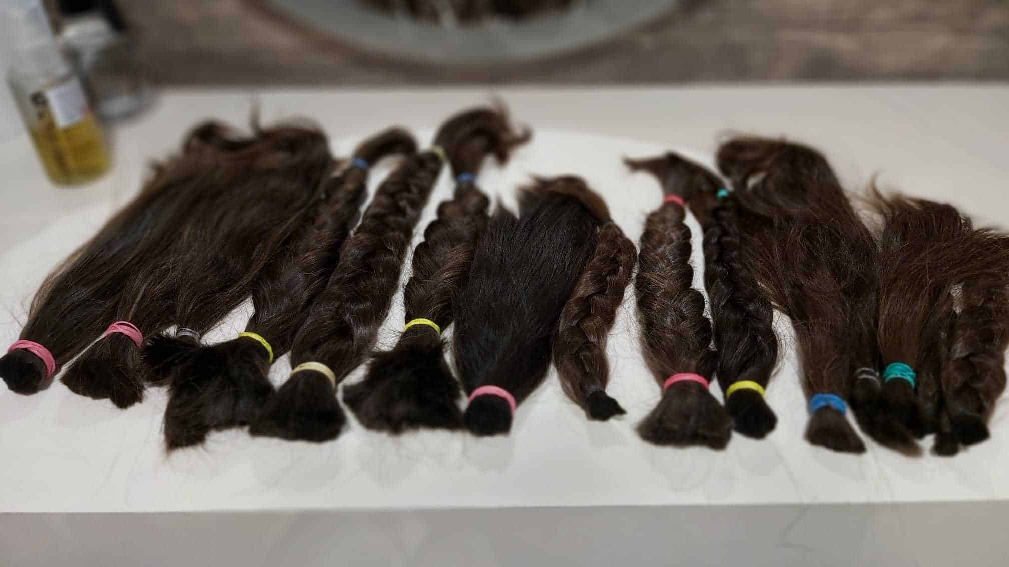 un salon din sibiu a donat păr pentru copiii bolnavi de cancer – „l-am adunat de peste un an”