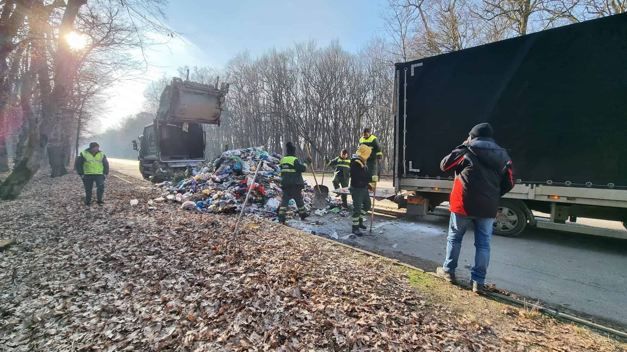 update o mașină de gunoi a luat foc în zona muzeului astra