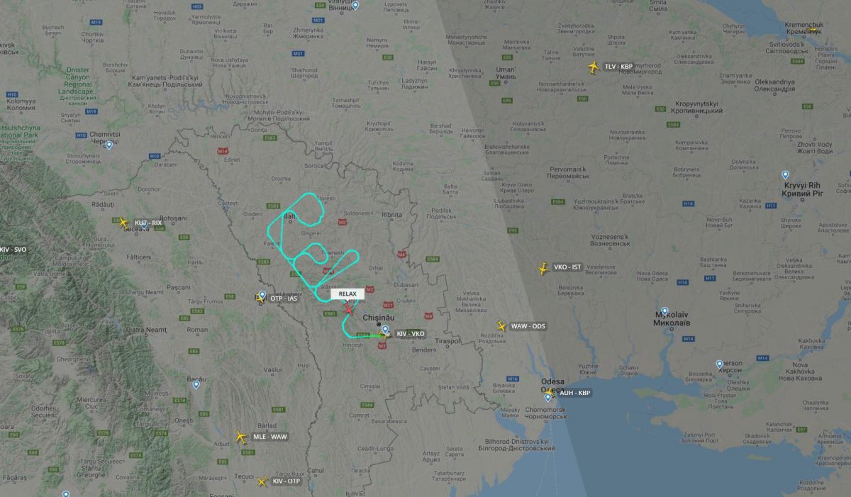 Lansare inedită a unui post de radio. Un avion a scris pe cerul Moldovei cuvântul ”relax”