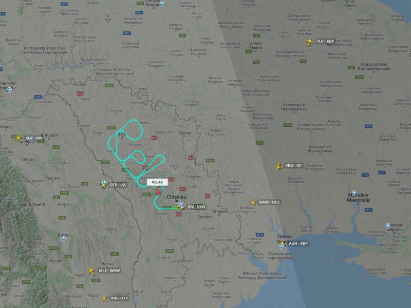 lansare inedită a unui post de radio. un avion a scris pe cerul moldovei cuvântul ”relax”