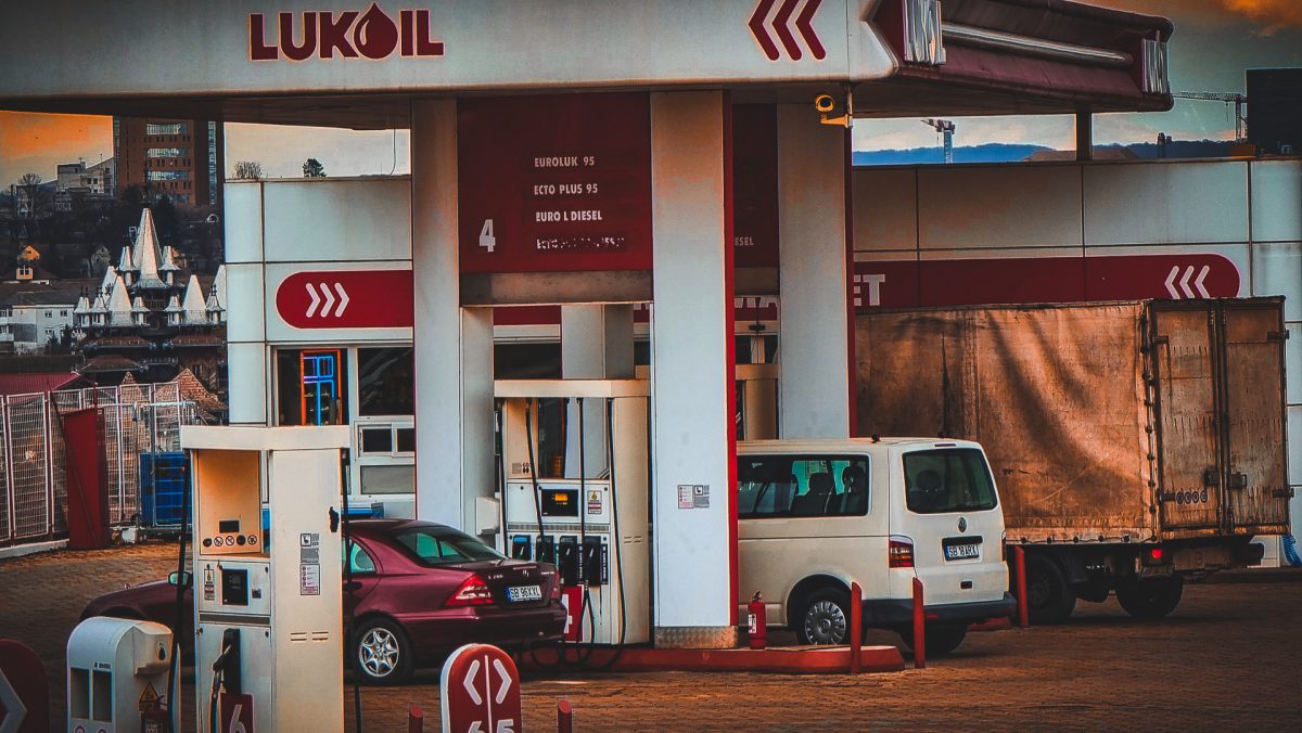 lukoil vrea să vândă activele din românia