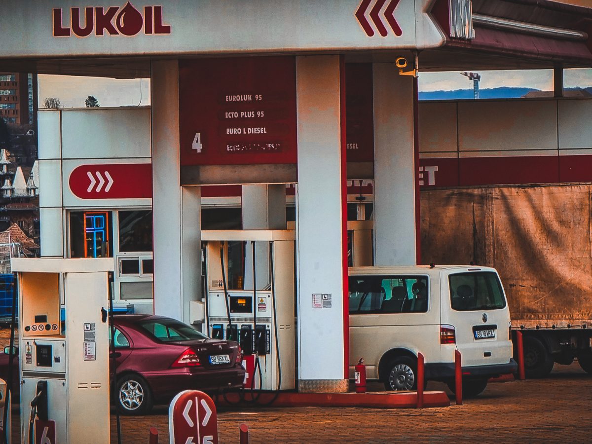 anpc a verificat aproape 90 de beninării lukoil din țară. patru stații au fost închise