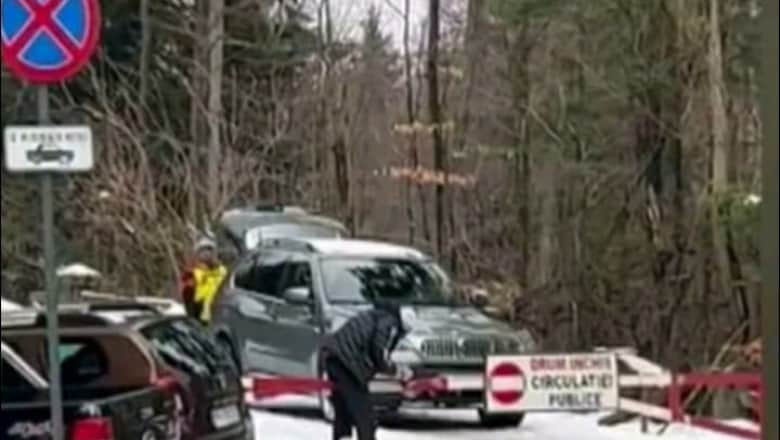 un şofer a tăiat cu flexul bariera de pe un drum închis la sinaia