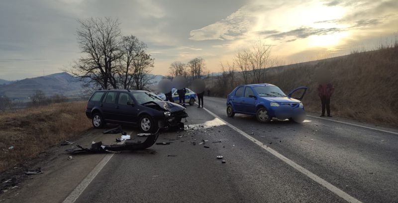 impact frontal între două mașini, la târnava - doi oameni sunt răniți