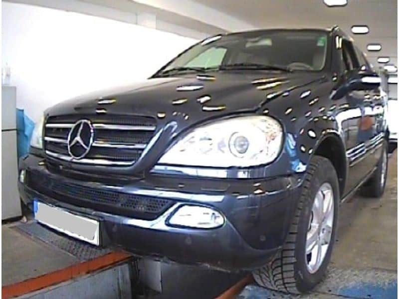 foto: un șofer de mercedes a încercat să treacă itp-ul, lipind bandă adezivă pe martorii din bordul mașinii