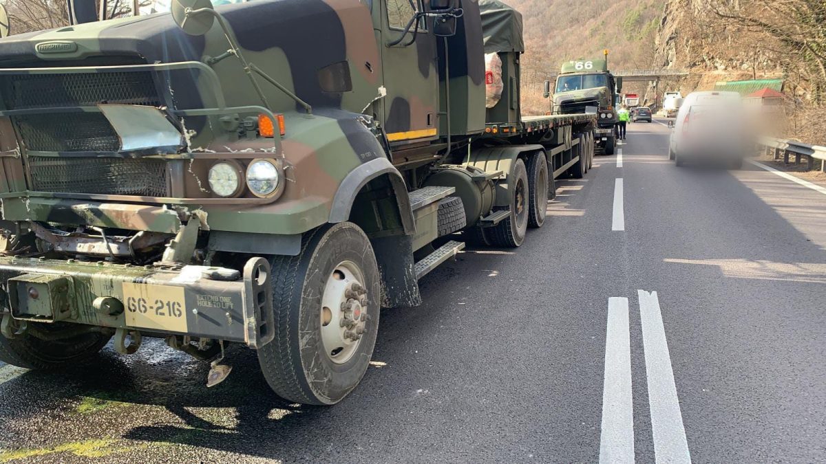 Convoi NATO, implicat într-un accident pe Valea Oltului