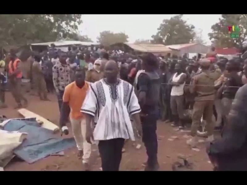 video - explozie puternică într-o mină de aur neautorizată din burkina faso - zeci de persoane au murit