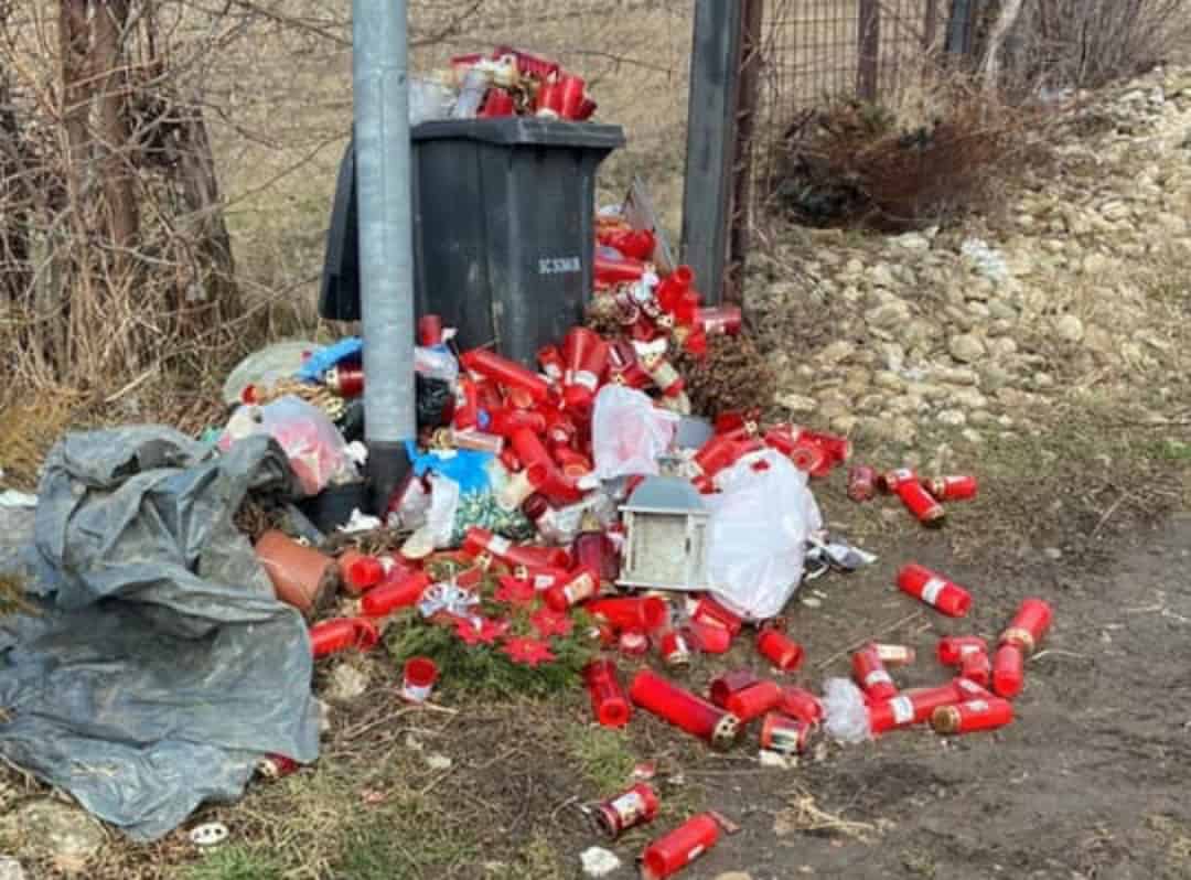 FOTO: Dezastru în cimitirul din Șura Mare - Primăria, critici dure: „Mulțumiri pentru interesul arătat față de un loc sacru”