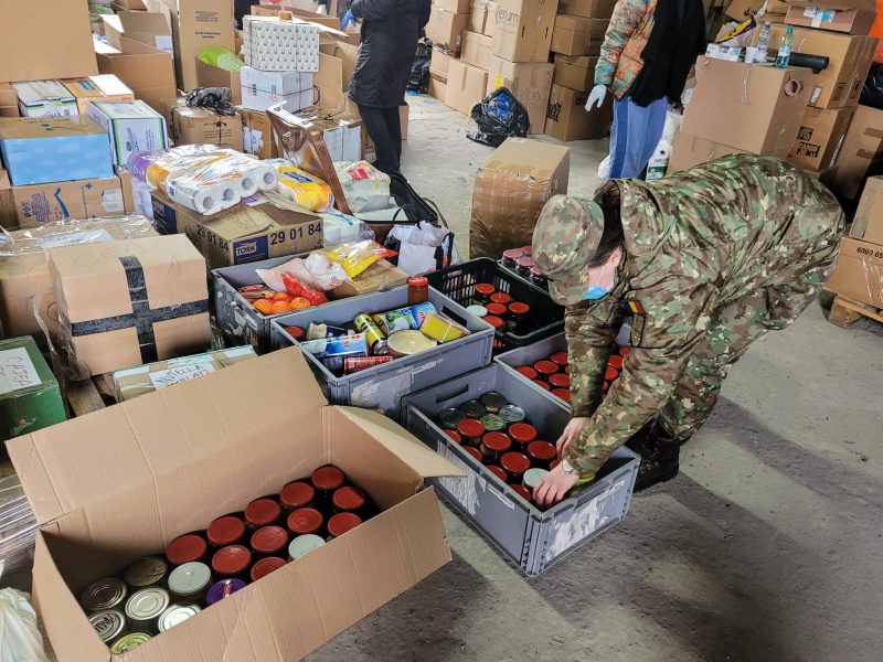 FOTO Militarii sibieni au făcut donaţii pentru refugiaţii din Ucraina