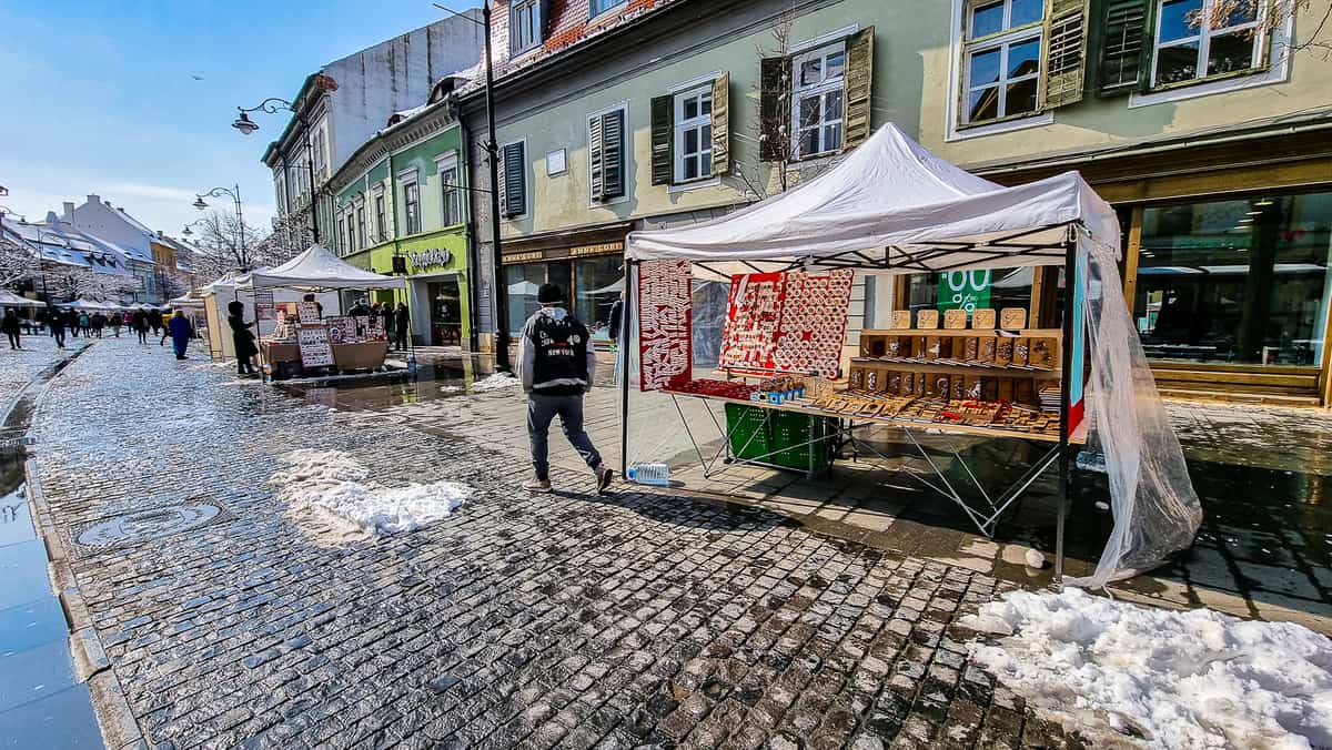 VIDEO Goana după cadoul de 8 martie la Sibiu - Florile, cele mai “vânate” de sibieni