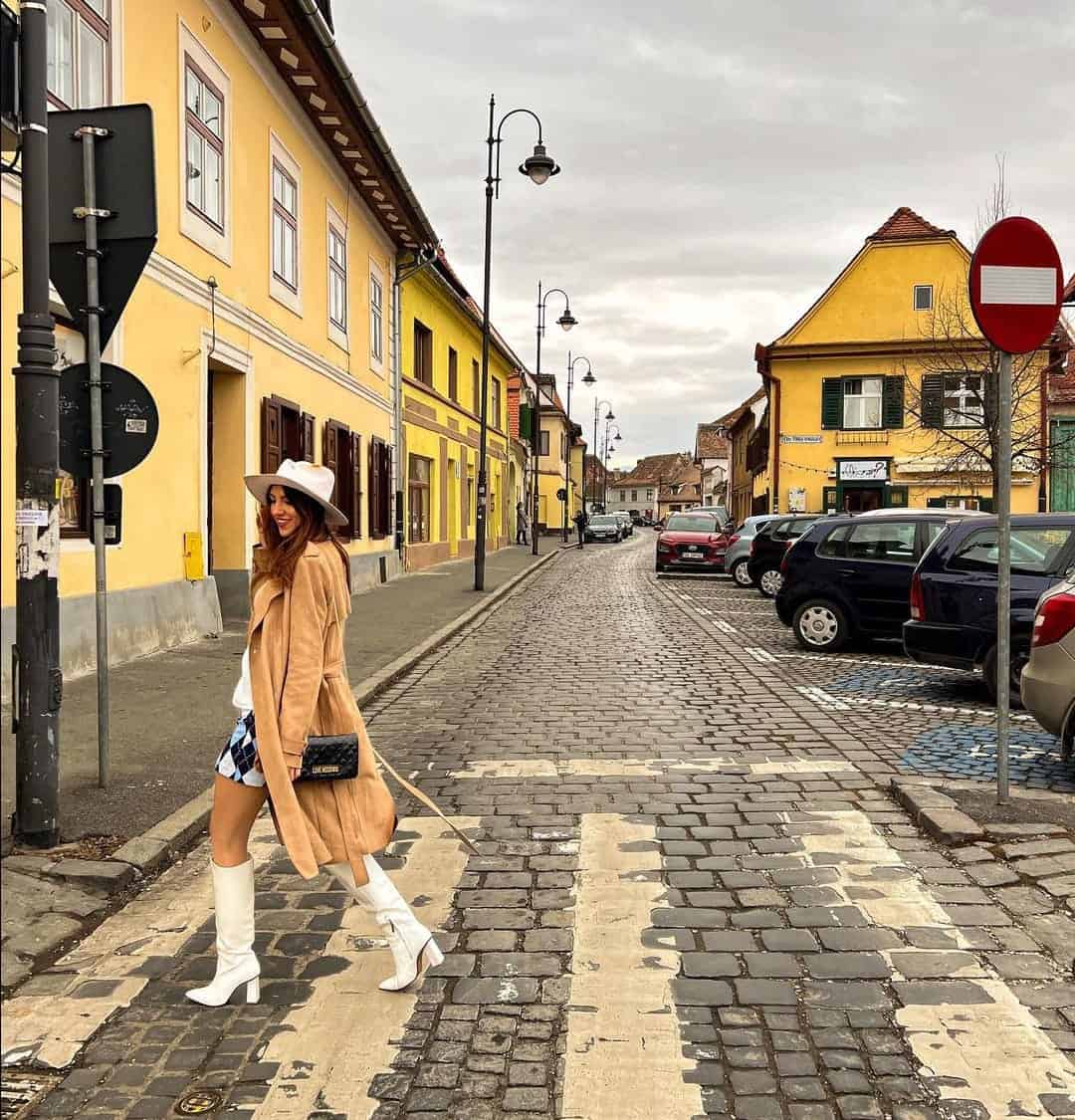 influencer din sibiu cu peste 20 de mii de urmăritori pe instagram - amalia roman: „orașul e descoperit de prea puțini oameni”