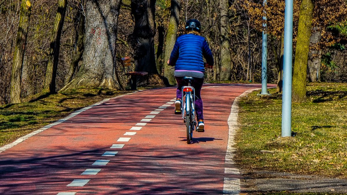 Cum circulăm corect cu bicicleta și trotineta prin oraș - Polițiștii sibieni: „Foarte mulți nu cunosc regulile”