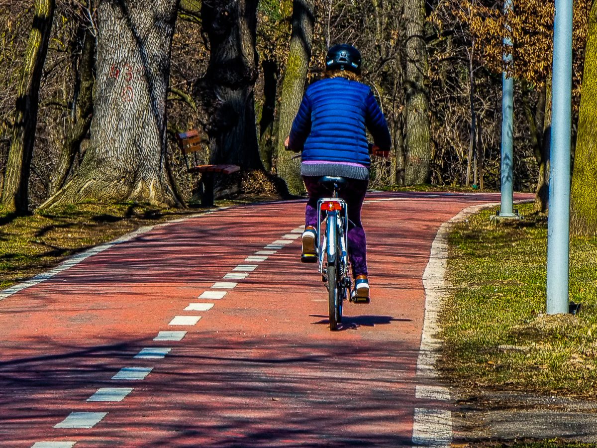 Cum circulăm corect cu bicicleta și trotineta prin oraș - Polițiștii sibieni: „Foarte mulți nu cunosc regulile”