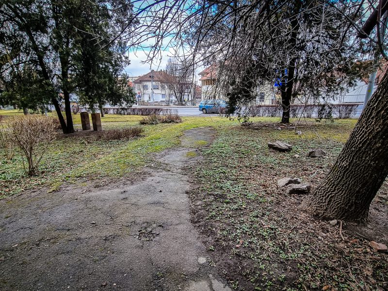 FOTO Parcul de pe Șoseaua Alba Iulia, într-o stare jalnică. Primăria: ”Reabilitarea necesită demersuri speciale”