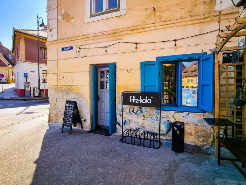 Cafenelele din Sibiu nu și-au recuperat clienții după eliminarea restricțiilor – „Încerc să mă reprofilez, să îmi fac un magazin online de cafea și ceaiuri”