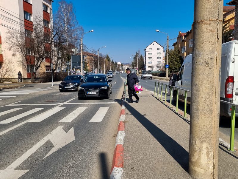 FOTO Trecere de pietoni reconfigurată pe Rahovei - „Dorel” a uitat de rampa pentru cărucioare