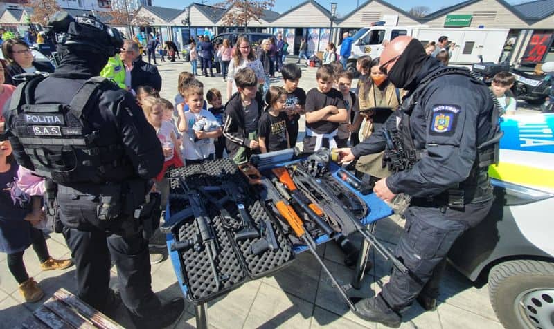 video foto ziua poliției la sibiu - mascații și câinele tasha, atracția zilei