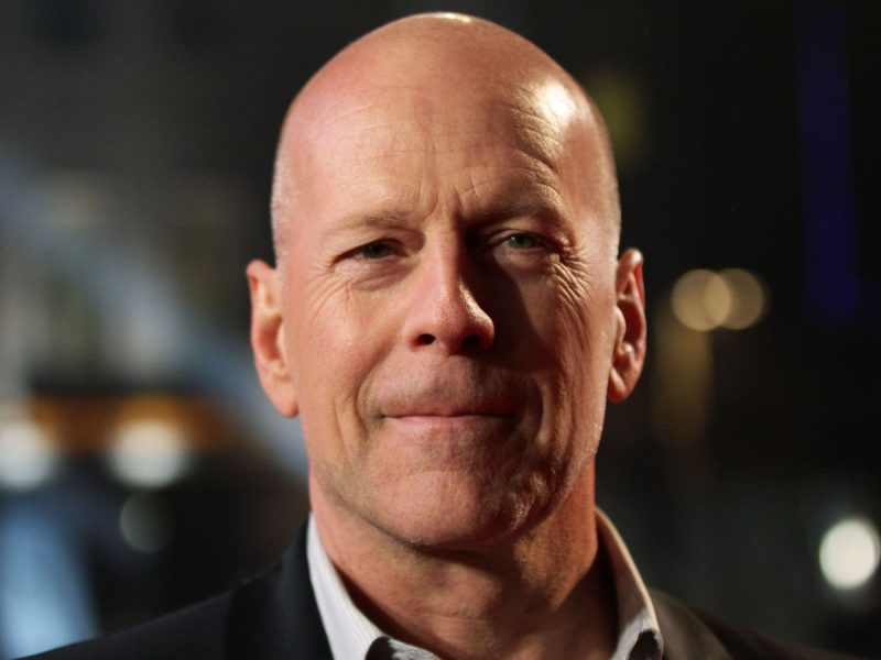 bruce willis a fost diagnosticat cu afazie - renunță la cariera de actor