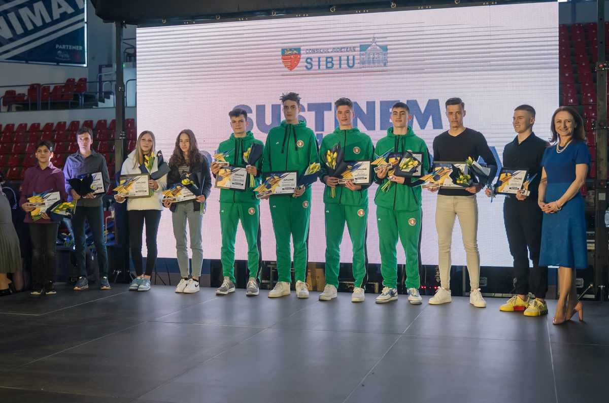 FOTO - Consiliul Județean Sibiu a răsplătit sportivii și antrenorii cu rezultate foarte bune în 2021 cu premii de 100.000 lei