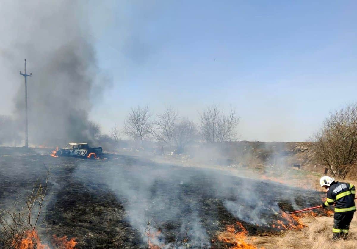 patru incendii de vegetație în ultimele ore - ștrandul din mediaș, în pericol să ardă