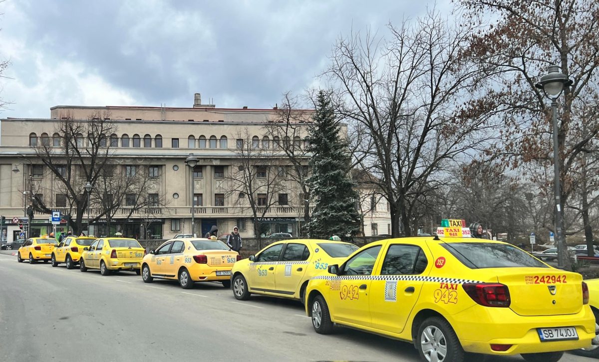 s-au scumpit taxiurile. noul tarif este de aproape patru lei pe kilometru - „am încercat să rezistăm, dar nu s-a mai putut”