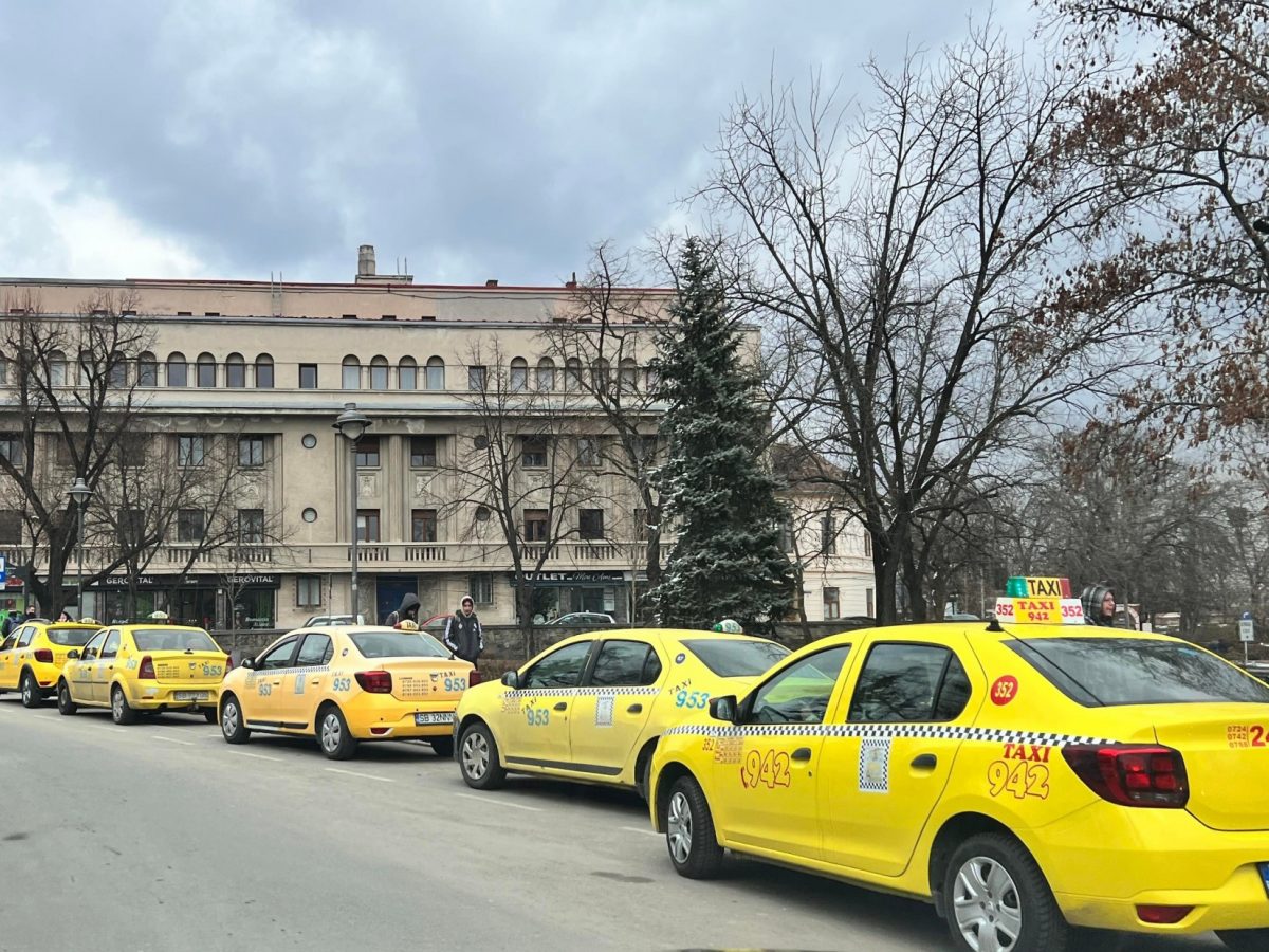 s-au scumpit taxiurile. noul tarif este de aproape patru lei pe kilometru - „am încercat să rezistăm, dar nu s-a mai putut”