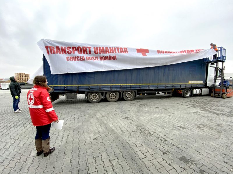 FOTO - Un TIR plin cu ajutoare de la Crucea Roșie Sibiu a plecat spre Ucraina