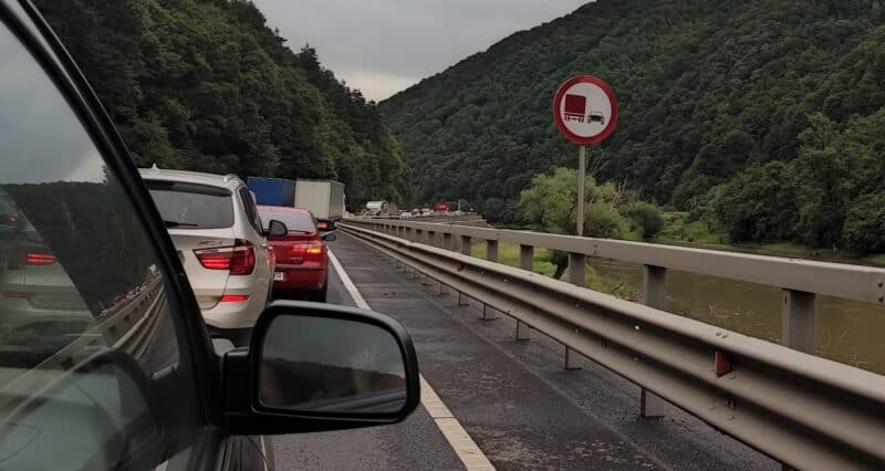 restricții în trafic pe valea oltului - se lucrează la carosabil