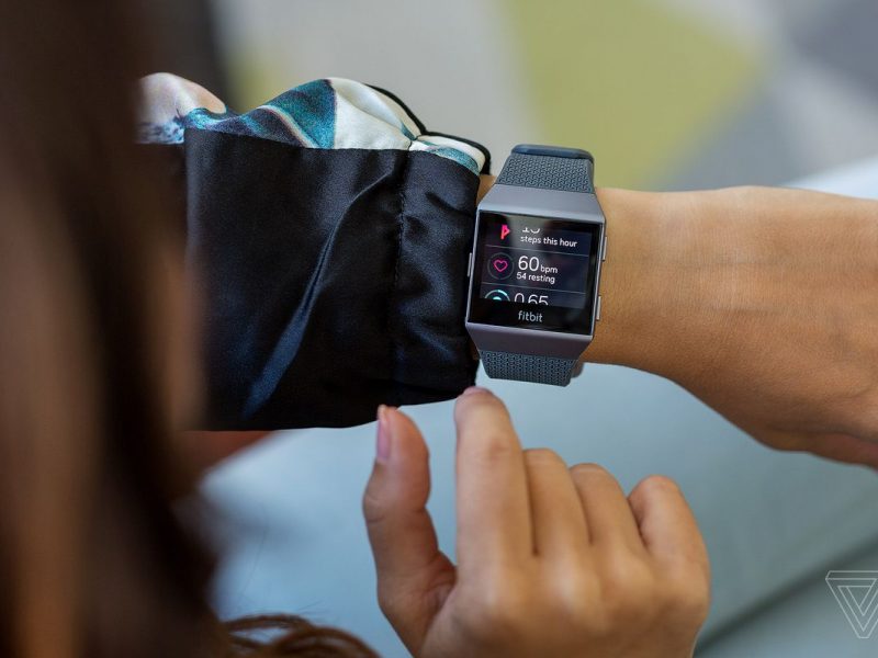 Smartwatch-ul Fitbit Ionic retras de pe piață - Compania oferă banii înapoi utilizatorilor