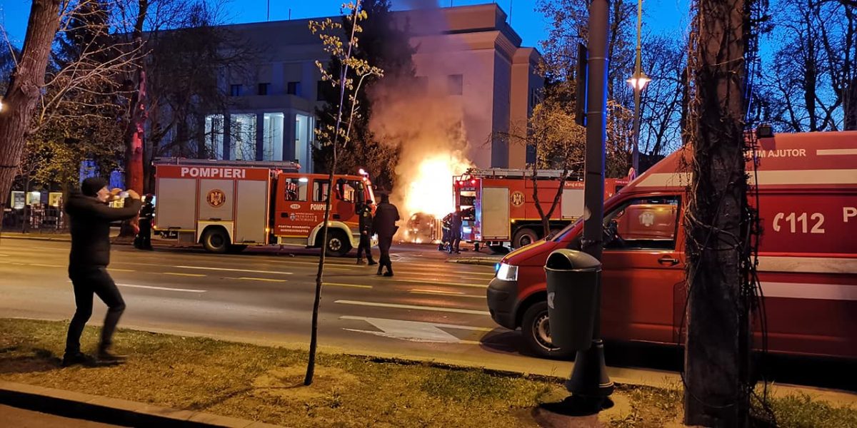 Incidentul de la Ambasada Rusiei din Bucureşti - Cine e șoferul care s-a incendiat după ce a intrat cu mașina în zid