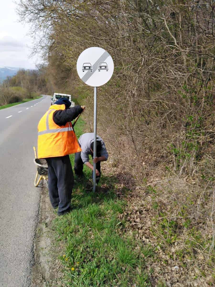 FOTO - Reparații pe principalele drumuri județene din Sibiu - Au început lucrările