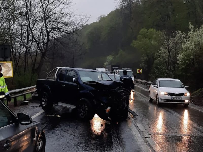 FOTO: Accident cu două mașini pe Hula Bradului