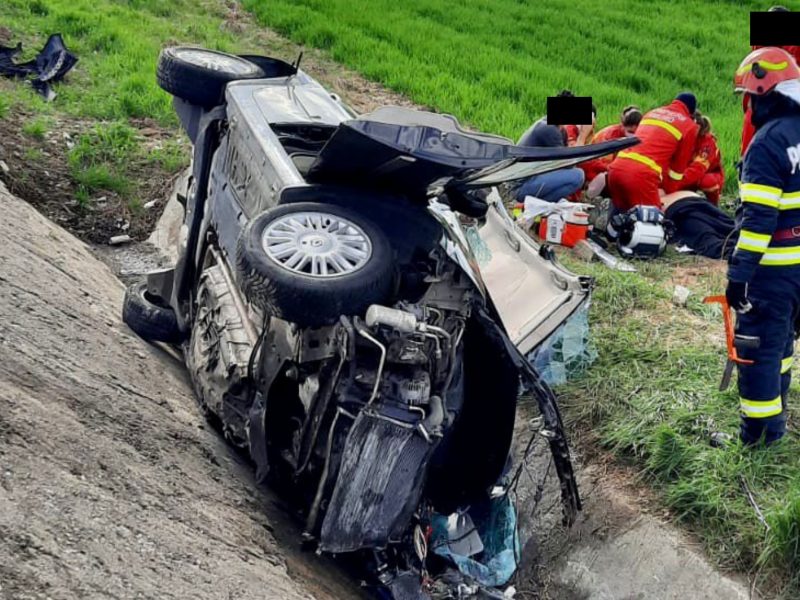 Accidentul dintre Arpașu de Jos și Ucea - Șoferii au murit după ce mașinile lor s-au ciocnit