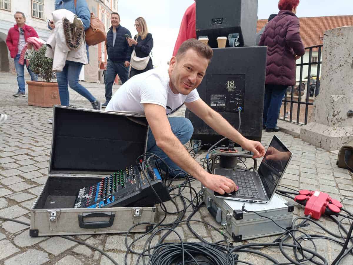 VIDEO - Cel mai mare flashmob din România, la Sibiu - Mesaj de pace pentru întreg Mapamondul