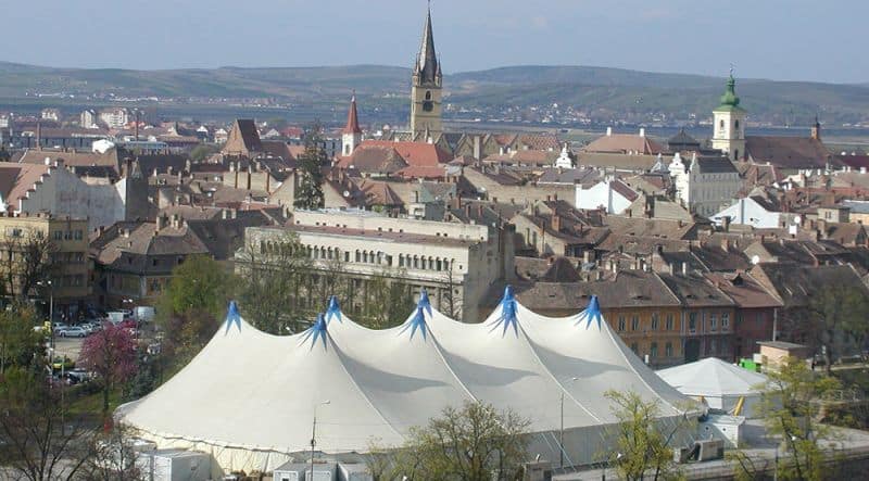 “celebrul” pavilion multifuncțional folosit la “sibiu - capitala culturală europeană”, se casează - primăria a dat un milion de euro pentru închirierea lui