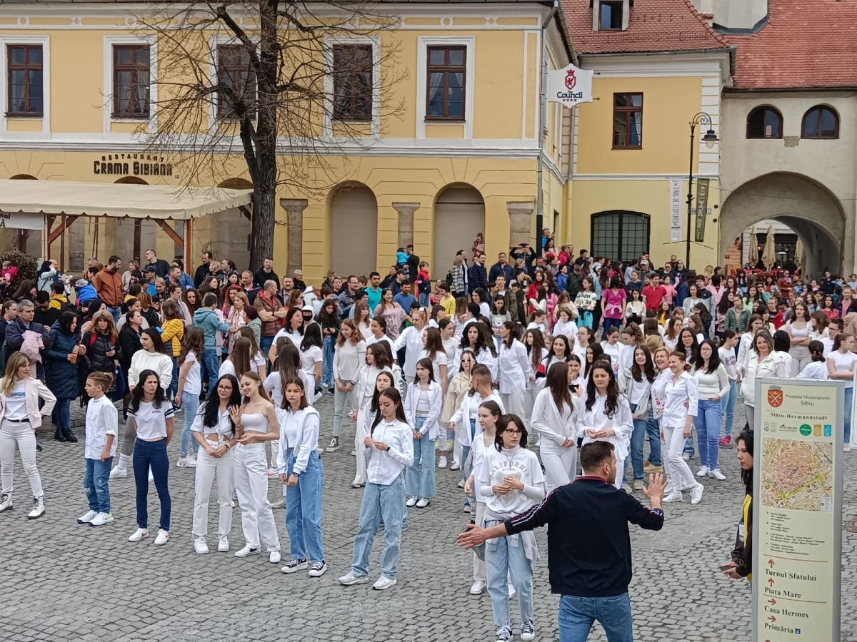 VIDEO - Cel mai mare flashmob din România, la Sibiu - Mesaj de pace pentru întreg Mapamondul