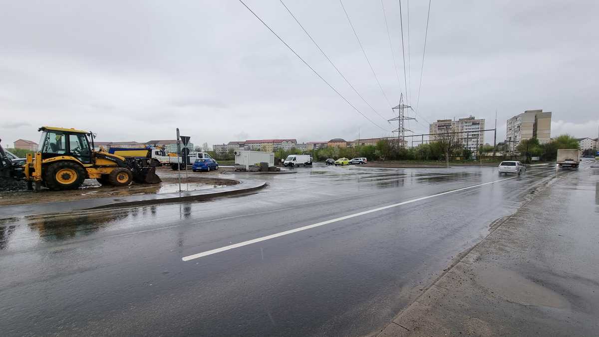 VIDEO: Noul giratoriu de pe Calea Cisnădiei a zăpăcit șoferii - Poliția va bloca circulația în sens