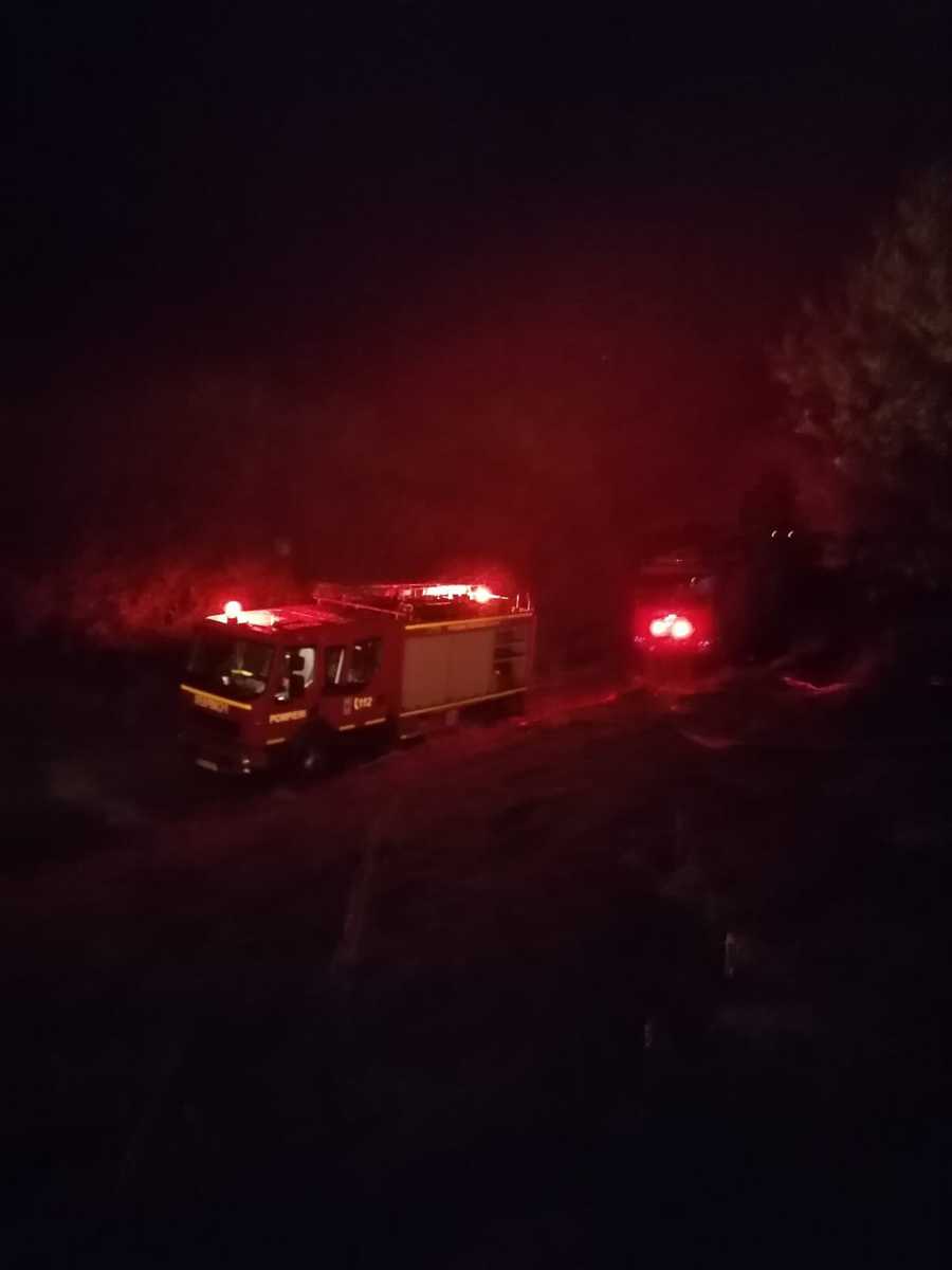 Pompierii sibieni s-au luptat o noapte întreagă cu flăcările - Au stins un incendiu din județul Alba