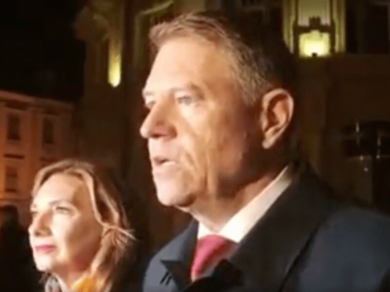 video: klaus iohannis, la slujba de înviere în sibiu - „vă doresc tuturor pace”