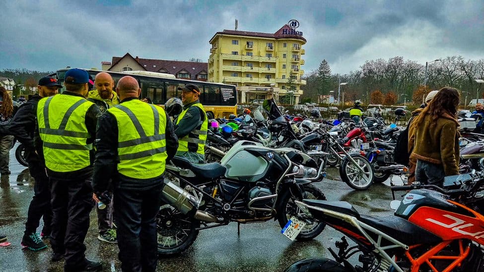 VIDEO Peste 50 de motocicliști au dat startul sezonului moto, la Sibiu