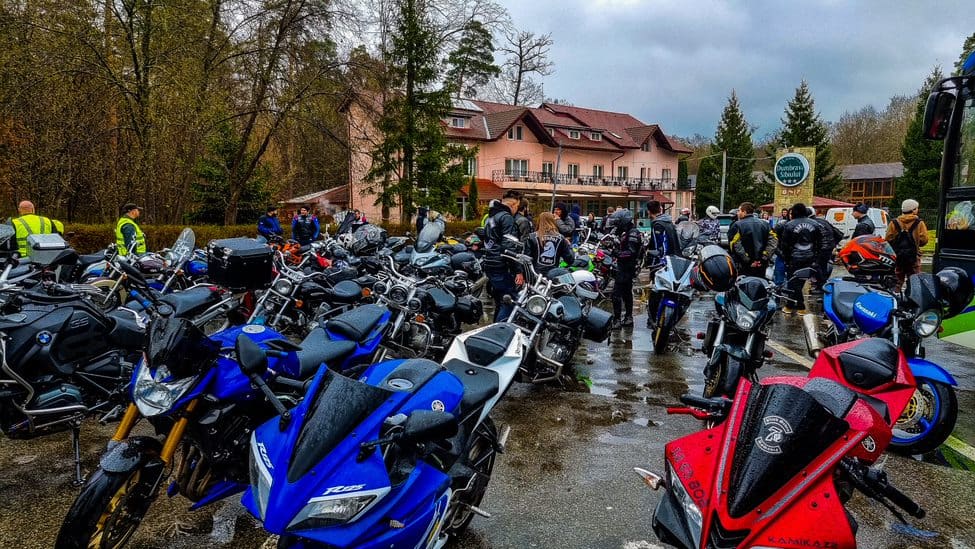 VIDEO Peste 50 de motocicliști au dat startul sezonului moto, la Sibiu