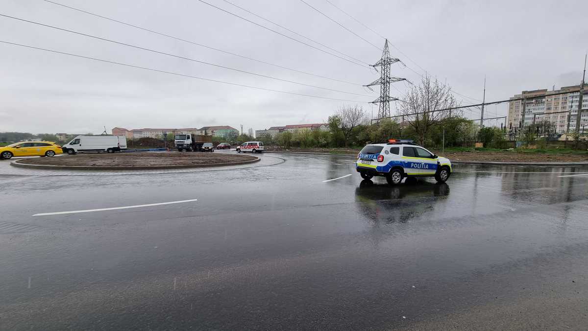 VIDEO: Noul giratoriu de pe Calea Cisnădiei a zăpăcit șoferii - Poliția va bloca circulația în sens