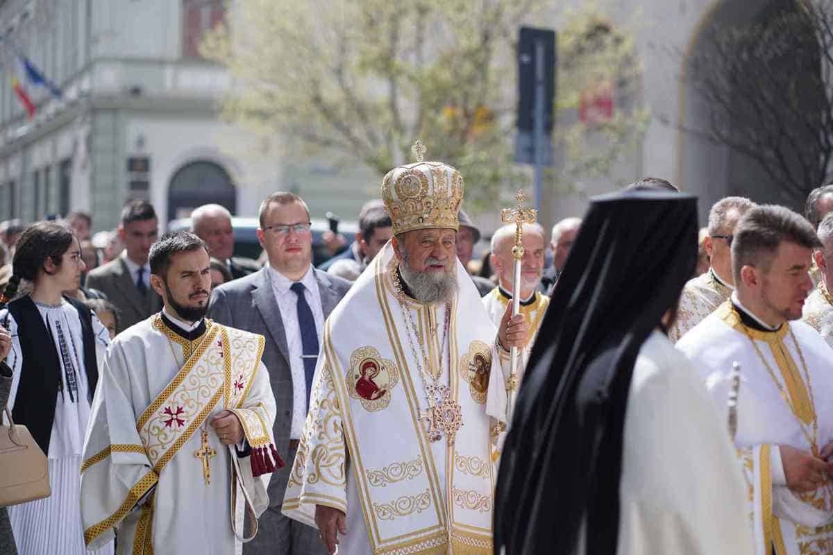 FOTO: Procesiunea Învierii la Sibiu - Racla Sfântului Andrei Șaguna, purtată prin centrul orașului