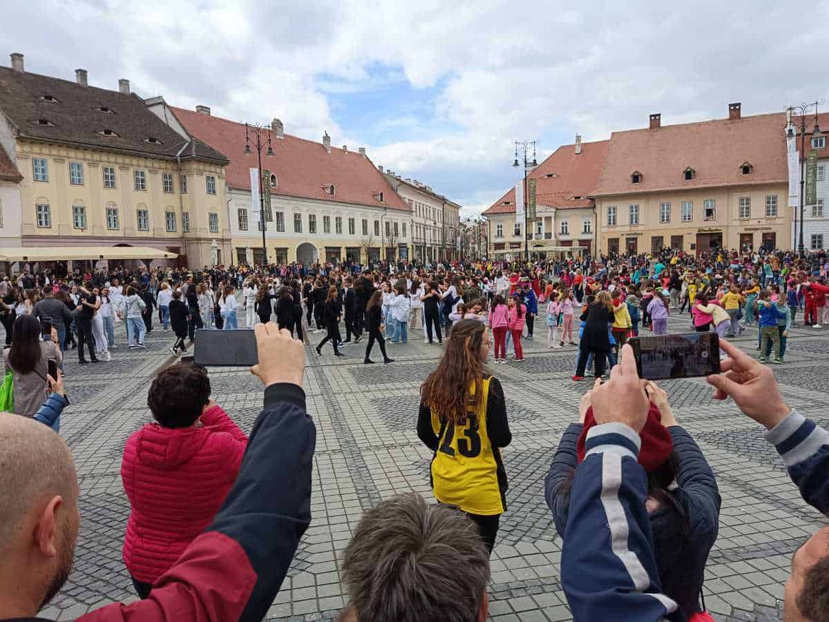 VIDEO - Cel mai mare flashmob din România, la Sibiu - Mesaj de pace pentru întreg Mapamondul