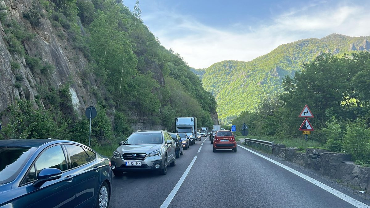 restricții în trafic miercuri pe valea oltului la călimănești - se execută foraje geotehnice