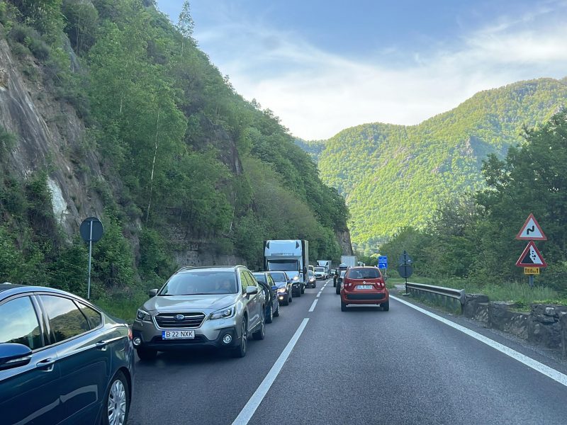 cursele autocarelor pe ruta sibiu - râmnicu vâlcea, date peste cap din cauza închiderii traficului pe valea oltului. „nu mai circulăm deloc”